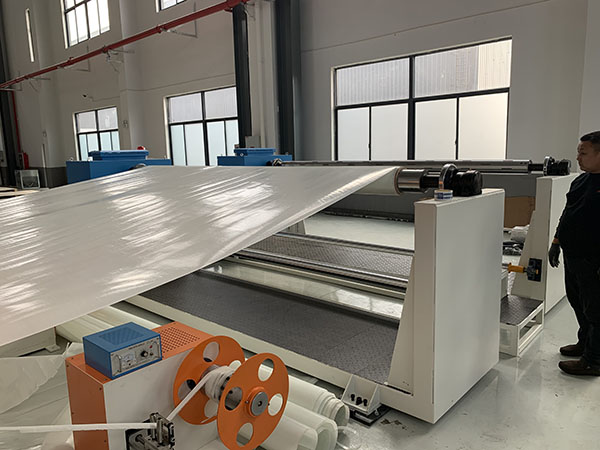 皮帶式連續復合機用于生產連續纖維增強熱塑性單向預浸帶層壓板